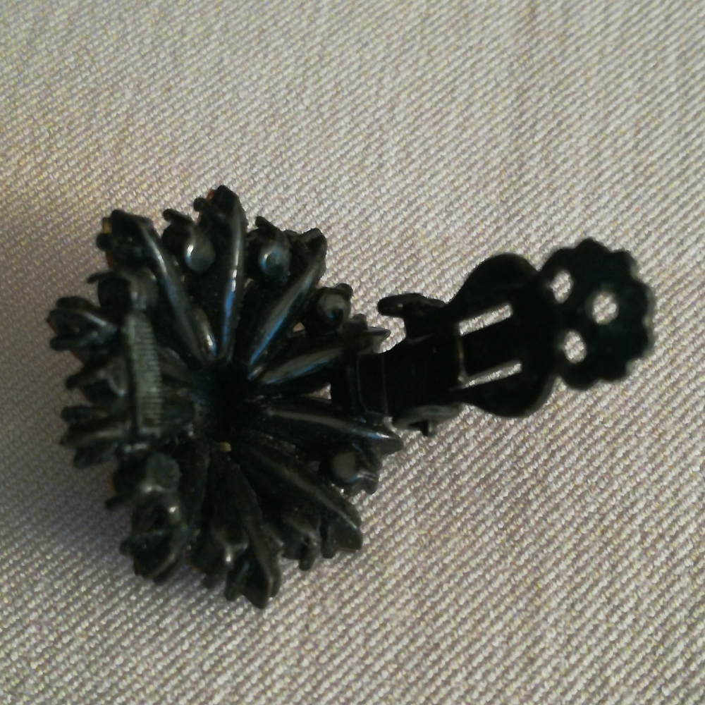 Vintage Ruby Red Rhinestone Clip Earrings - Picture 4 of 6
